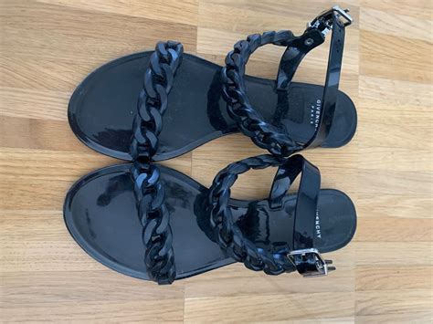 givenchy sandalen damen fake|false Givenchy inscription.